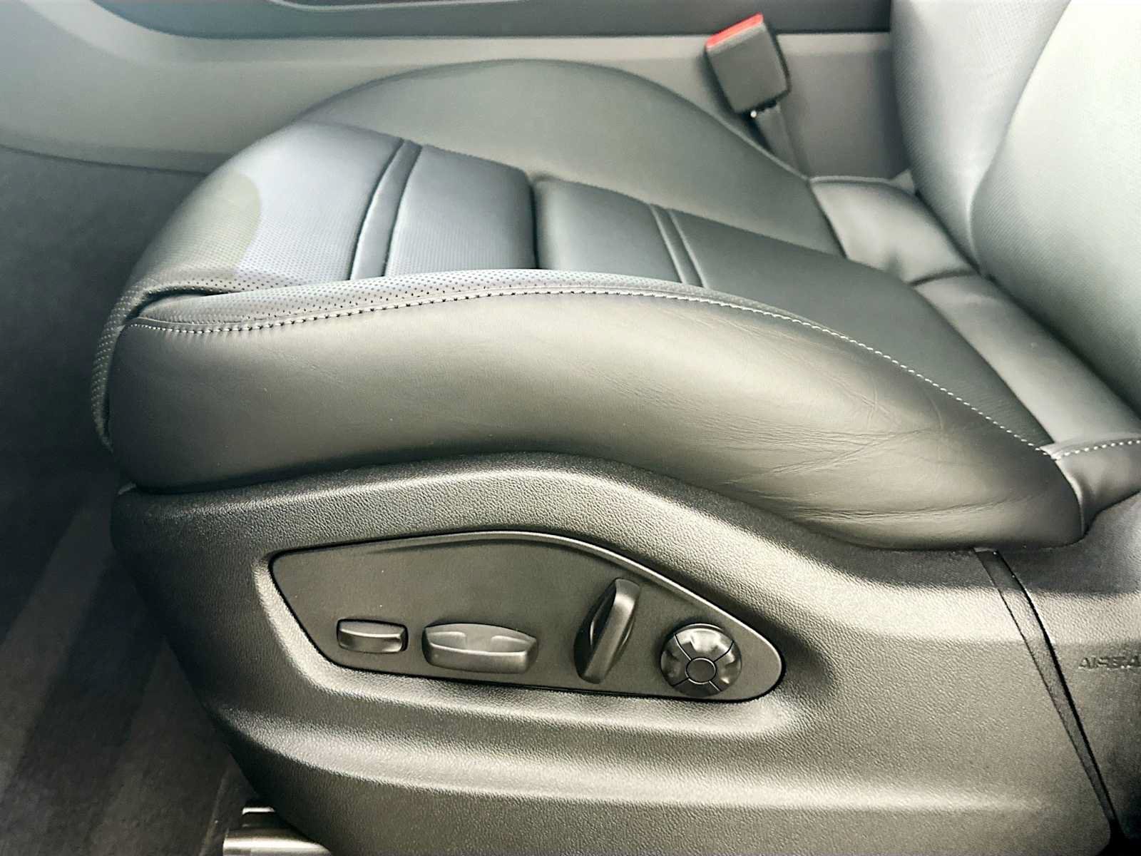 Certified 2025 Porsche Cayenne GTS AWD/4WD image 20