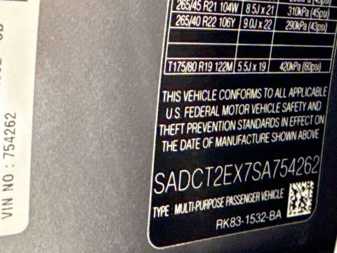 Certified 2025 Jaguar F-PACE R-Dynamic S image 28