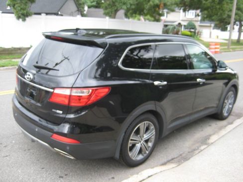 Used 2015 Hyundai Santa Fe GLS w/ Option Group 03 AWD/4WD image 5