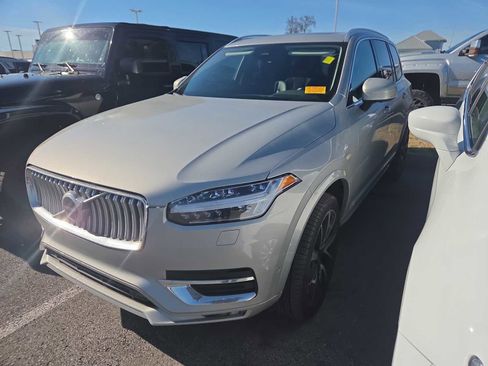 Used 2023 Volvo XC90 B6 Plus w/ Protection Package Premier image 9