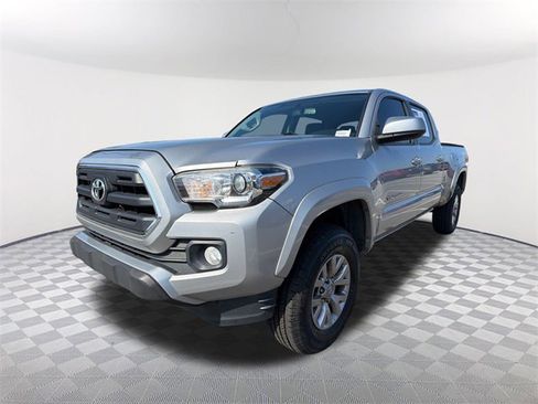 Used 2016 Toyota Tacoma SR5 w/ SR5 Appearance Package (SN) image 1