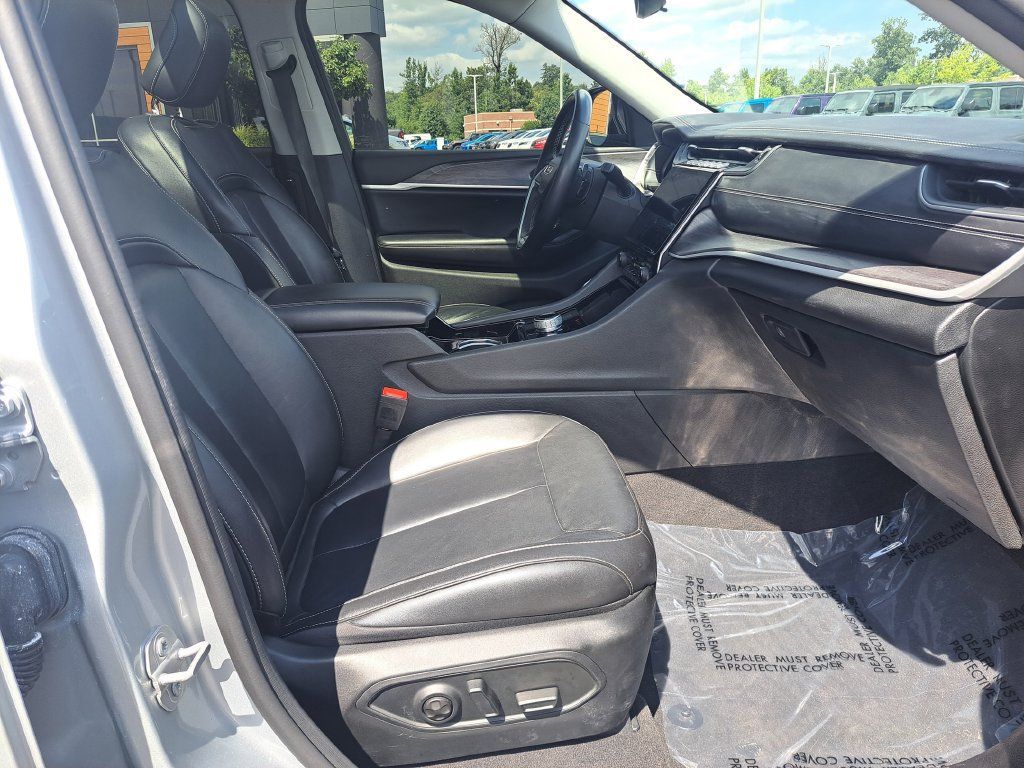 Used 2022 Jeep Grand Cherokee L Limited AWD/4WD image 36