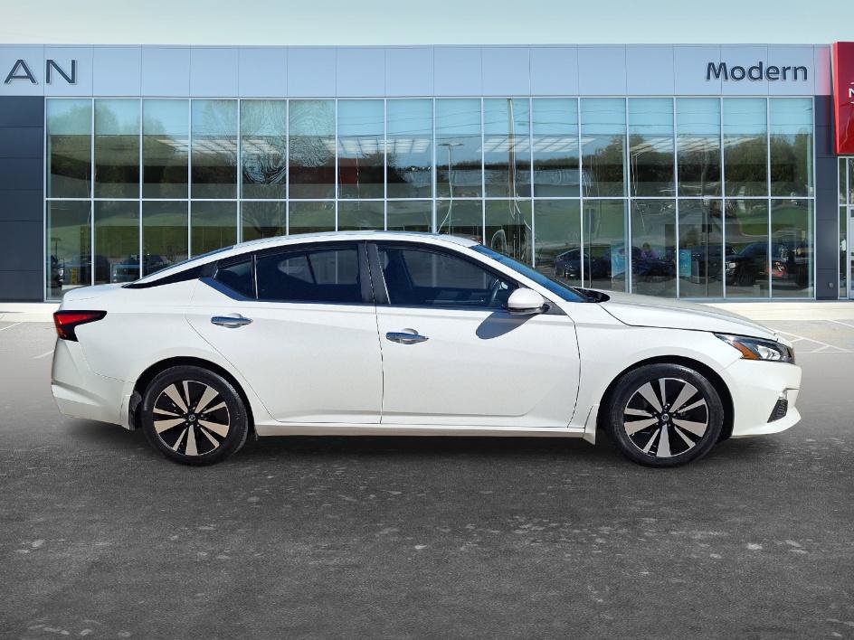 Used 2022 Nissan Altima 2.5 SV w/ SV Premium Package FWD image 4