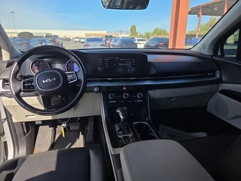 Used 2022 Kia Carnival LX FWD image 6