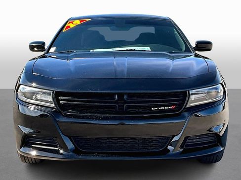 Used 2019 Dodge Charger SXT image 3