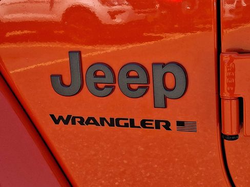 Used 2023 Jeep Wrangler Unlimited Rubicon w/ LED Lighting Group AWD/4WD image 32