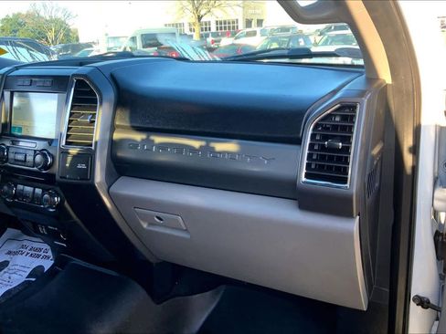 Certified 2017 Ford F250 XLT w/ XLT Premium Package image 16