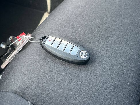 Used 2025 Nissan Altima 2.5 SV FWD image 17