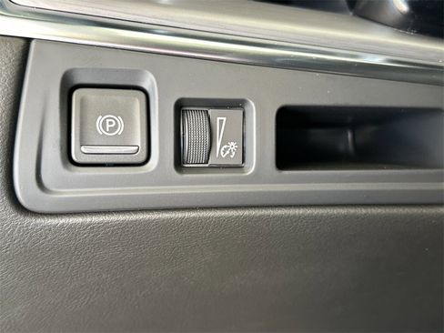 New 2026 Cadillac XT5 Luxury image 19