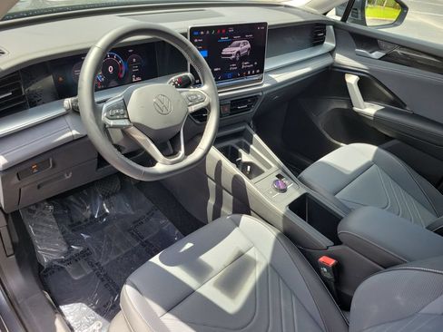 Certified 2026 Volkswagen Tiguan SE FWD image 23