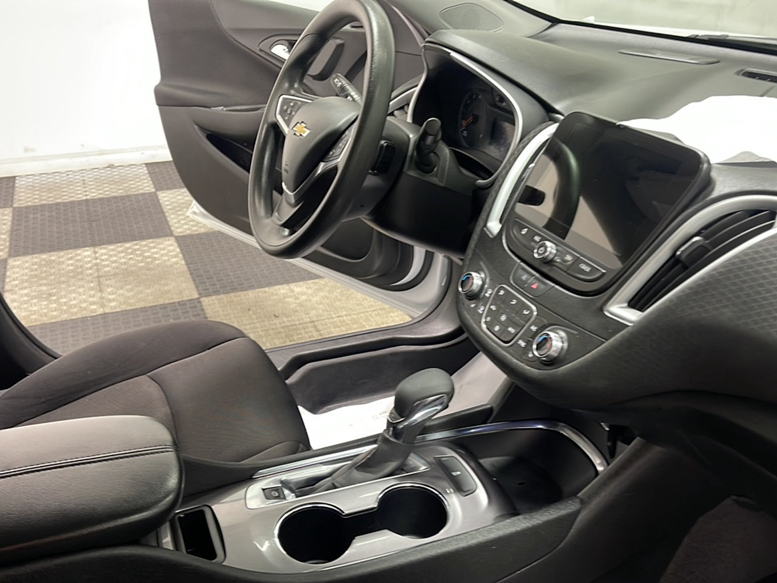 Used 2023 Chevrolet Malibu LT FWD image 17