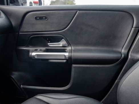 Used 2022 Mercedes-Benz GLB 250 w/ Premium Package Lite image 14