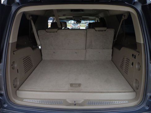 Used 2015 Chevrolet Suburban LTZ image 21