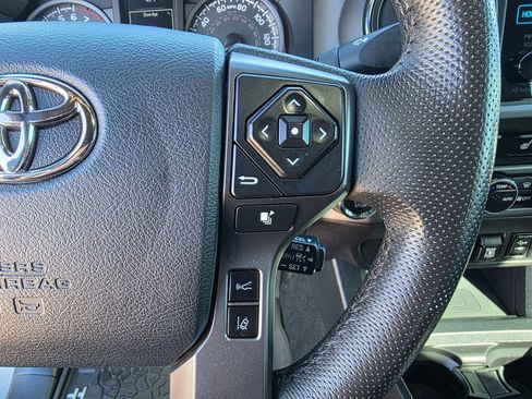 Used 2019 Toyota Tacoma TRD Off-Road image 12