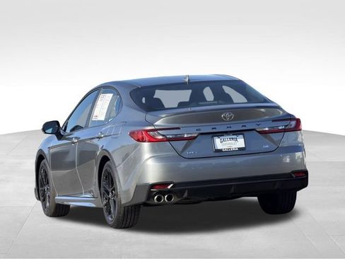 Used 2025 Toyota Camry SE FWD image 5