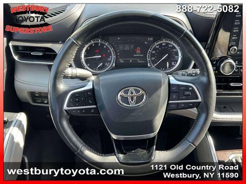 Used 2022 Toyota Highlander Limited AWD/4WD image 17
