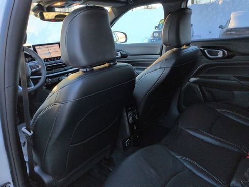 Used 2024 Jeep Compass Limited w/ High Altitude Package image 16