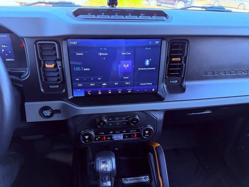 Used 2023 Ford Bronco Badlands image 21