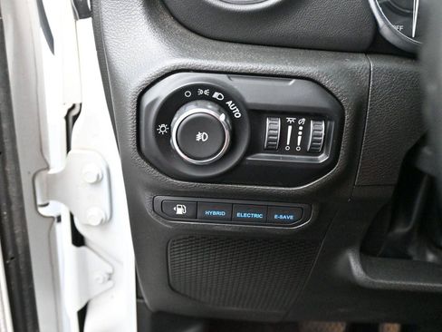 Used 2022 Jeep Wrangler Unlimited Sahara AWD/4WD image 15