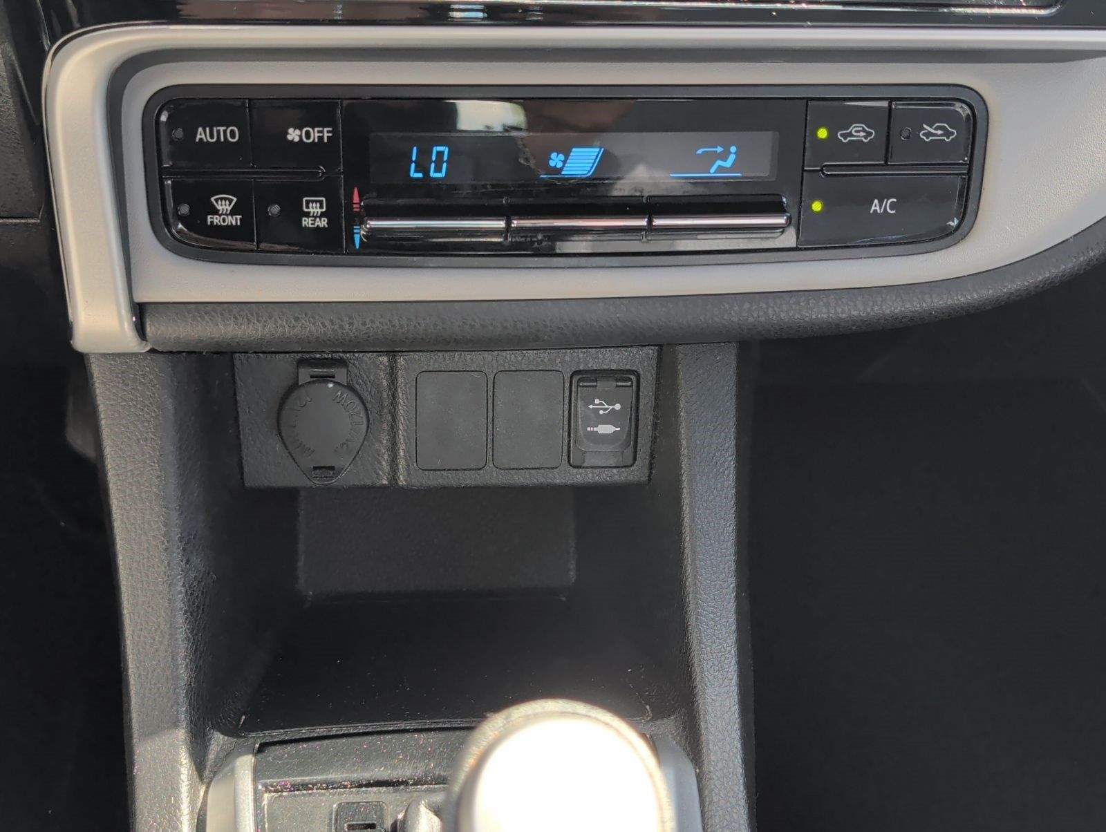 Used 2017 Toyota Corolla LE FWD image 20