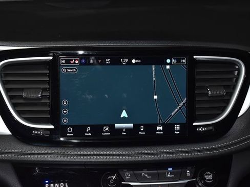 Certified 2025 Chrysler Pacifica Limited image 19