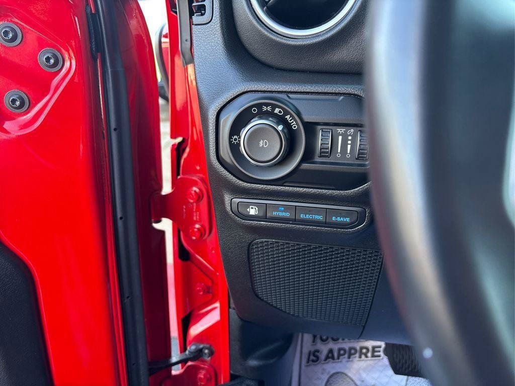 Used 2022 Jeep Wrangler Unlimited Sahara w/ Safety Group AWD/4WD image 15