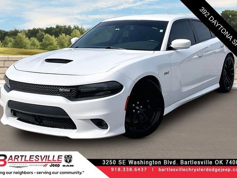 Used 2017 Dodge Charger R/T RWD image 1