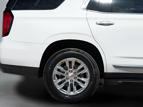 Used 2022 GMC Yukon SLT AWD/4WD image 7