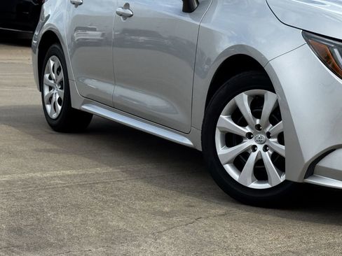 Used 2025 Toyota Corolla LE FWD image 11