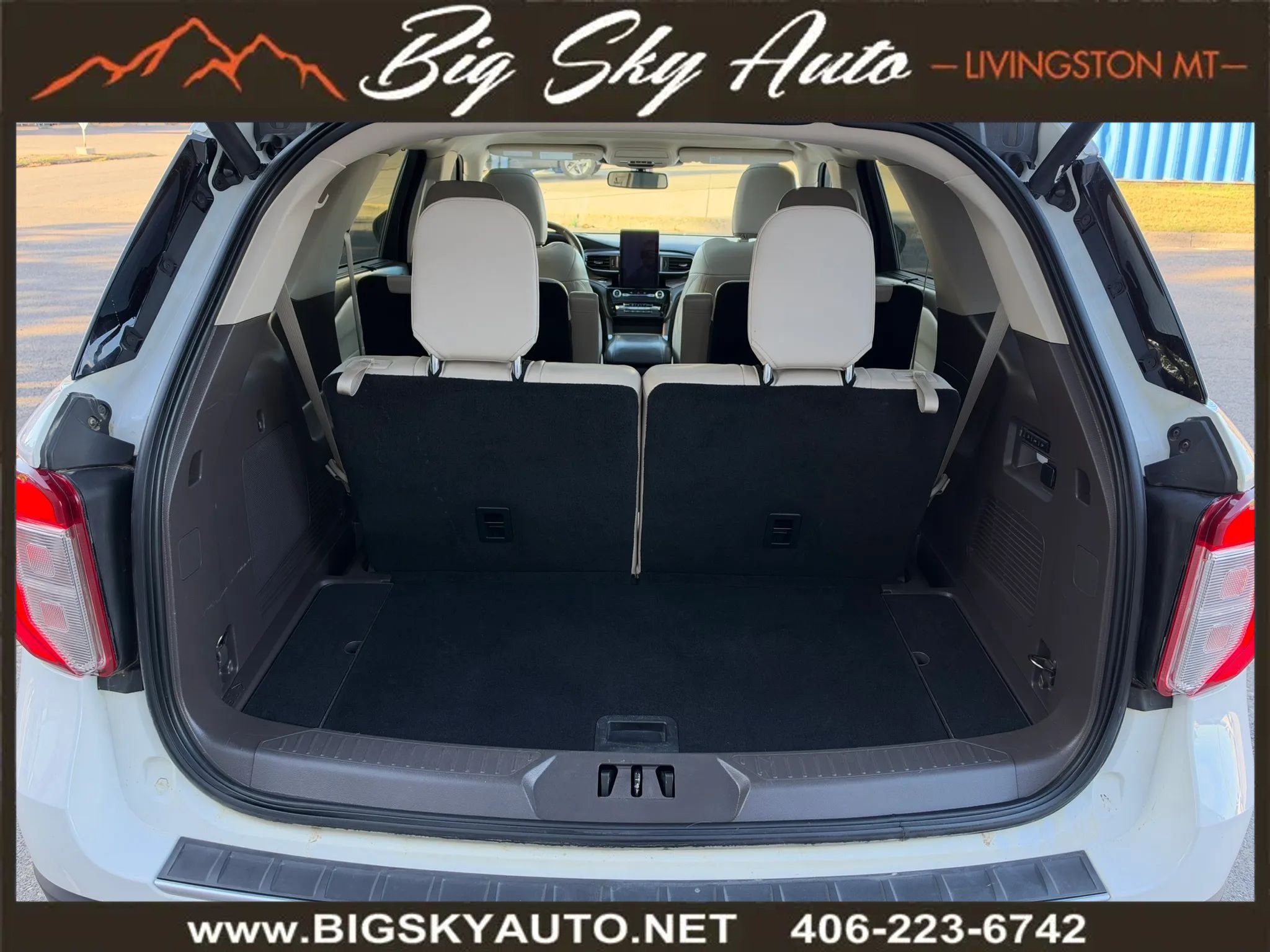 Used 2022 Ford Explorer Platinum w/ Equipment Group 601A AWD/4WD image 24
