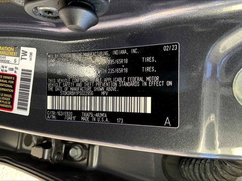 Certified 2023 Toyota Highlander XLE image 28