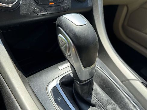 Used 2015 Ford Fusion SE w/ Equipment Group 202A FWD image 19