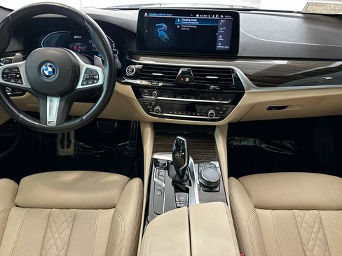 Used 2023 BMW 530e w/ M Sport Package image 28