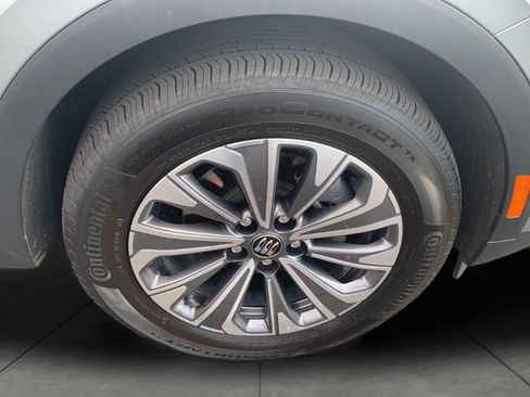 Certified 2024 Buick Envision Preferred AWD/4WD image 24