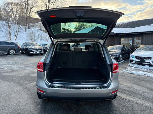 Used 2011 Volkswagen Touareg Hybrid image 18