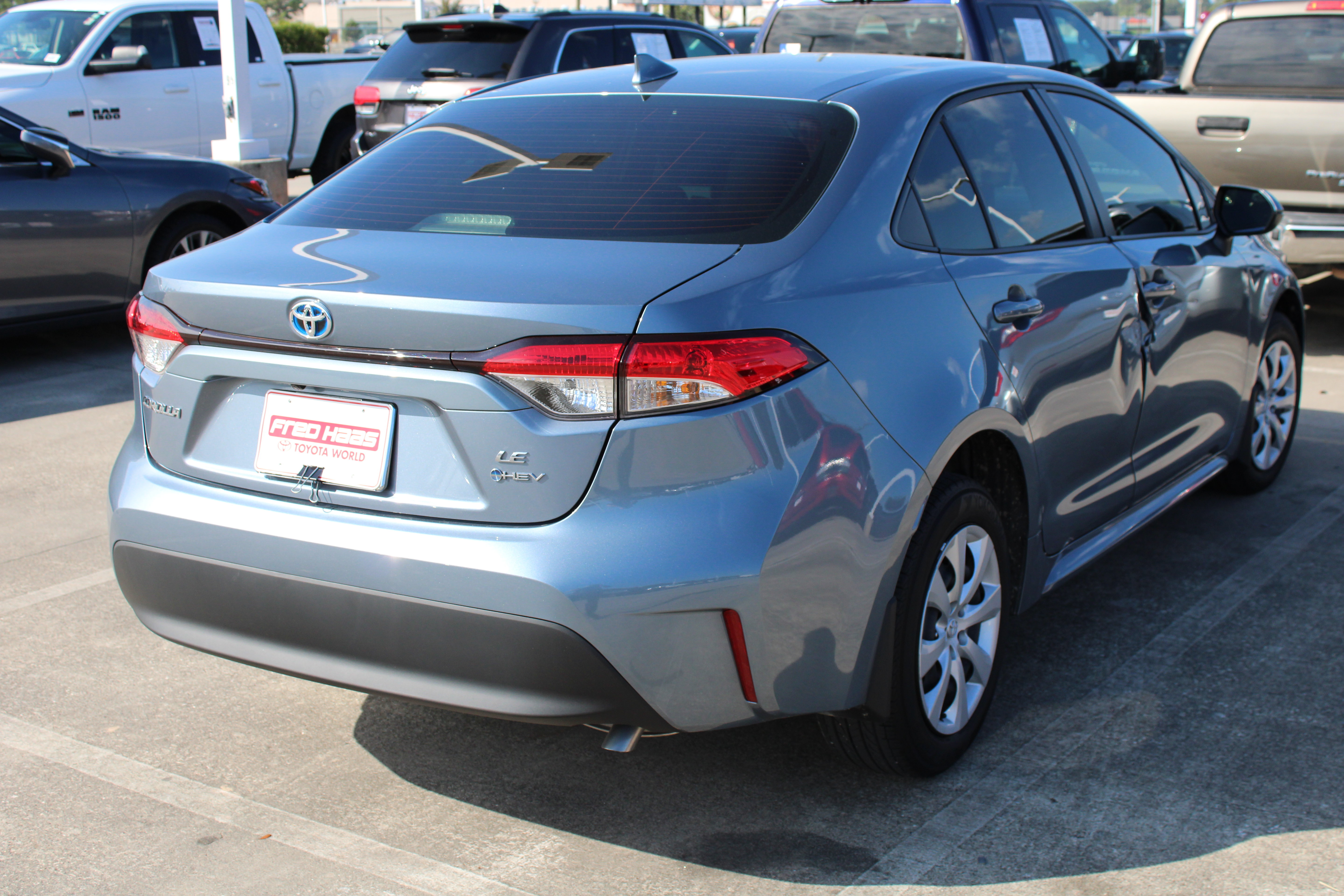 Used 2025 Toyota Corolla LE FWD image 9