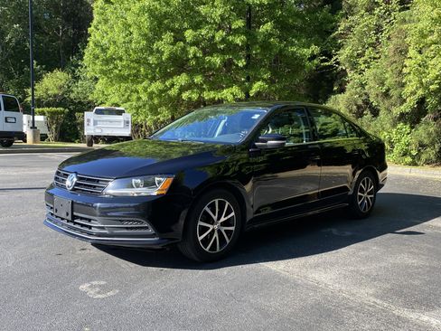 Used 2017 Volkswagen Jetta SE image 5