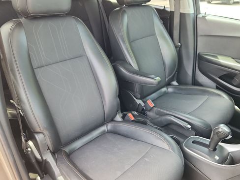 Used 2021 Chevrolet Trax LT AWD/4WD image 13