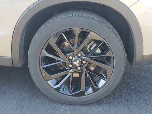 Used 2022 Mitsubishi Outlander SE image 9