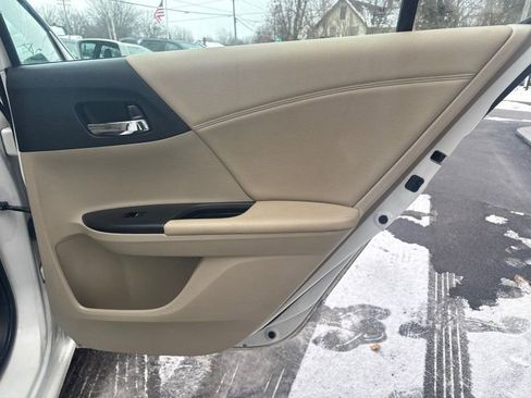 Used 2016 Honda Accord EX image 17