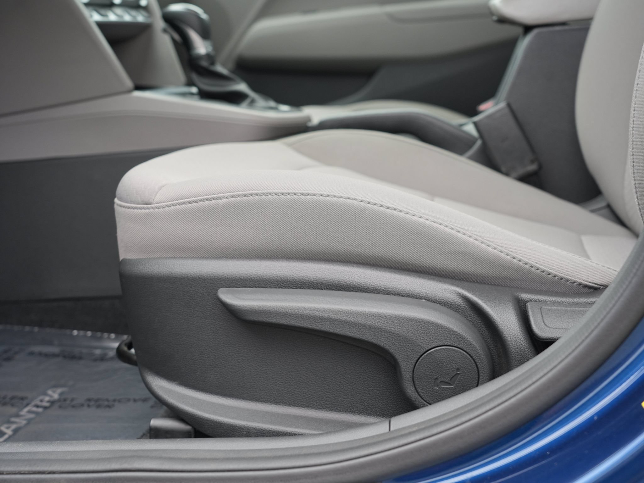 Used 2020 Hyundai Elantra SE FWD image 16