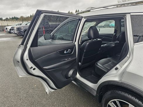 Used 2018 Nissan Rogue SL w/ Premium Package image 23