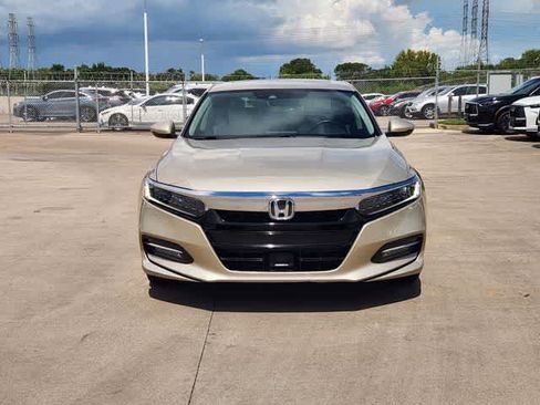 Used 2018 Honda Accord Touring image 6