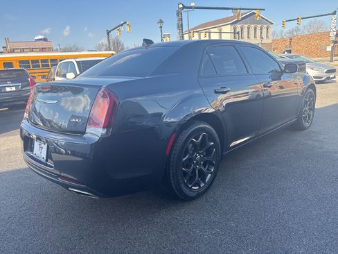 Used 2019 Chrysler 300 S image 5