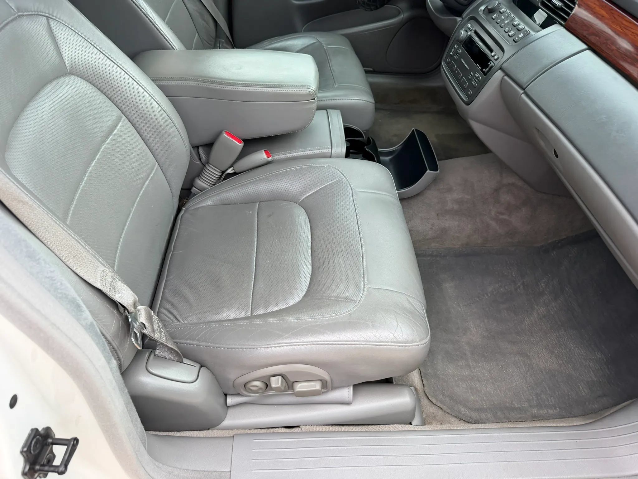 Used 2004 Cadillac De Ville w/ Equipment Group FWD image 17