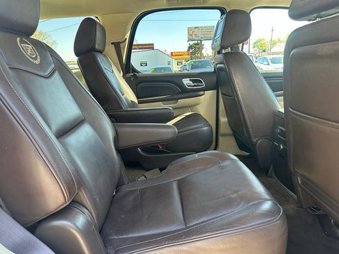 Used 2014 Cadillac Escalade Platinum AWD/4WD image 31