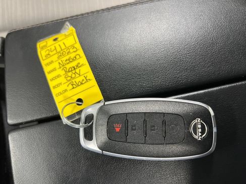 Used 2023 Nissan Rogue SV AWD/4WD image 18