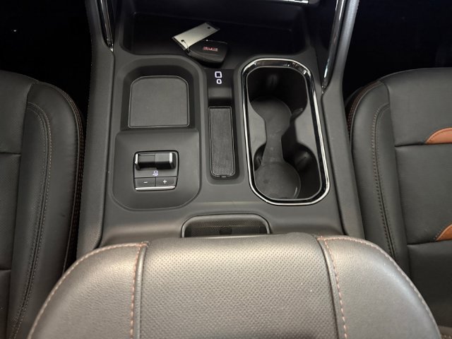 Used 2025 GMC Sierra 2500 AT4 w/ AT4 Premium Plus Package AWD/4WD image 11