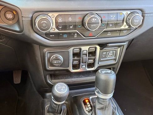 Used 2025 Jeep Wrangler Unlimited Sahara AWD/4WD image 18