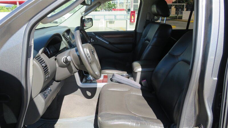 Used 2008 Nissan Pathfinder LE RWD image 12